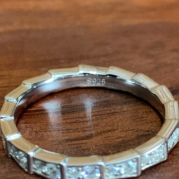 Sterling Silver Moissanite Geometric Band Size 6 - Picture 2 of 6